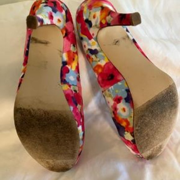 Multi color satin feel platform pump 6.5M like new - Picture 3 of 5